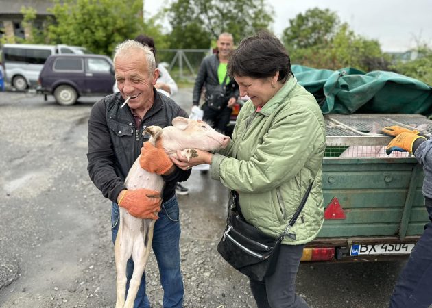 У Дунаєвецькій громаді фермери отримали свійських тварин